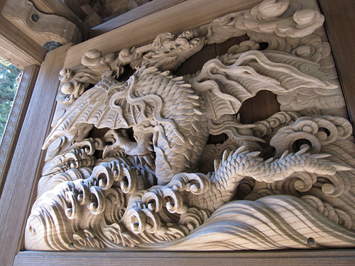 円覚寺　門に彫られた龍
